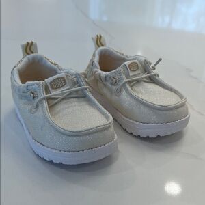 Hey Dude Infant Sparkly Cream Sneakers, size 4